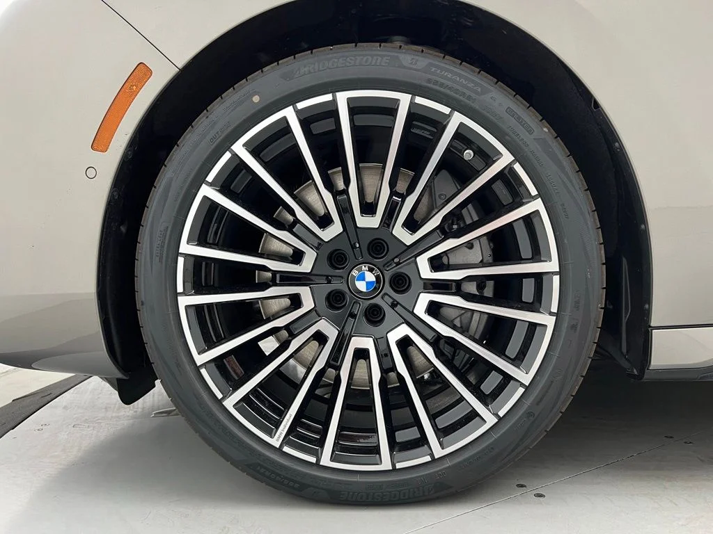 New 2026 Oxide Grey Metallic BMW 760i xDrive image 23