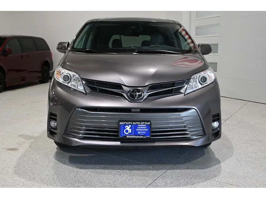 Used 2020 GRAY Toyota XLE Mobility Handicap Van image 4