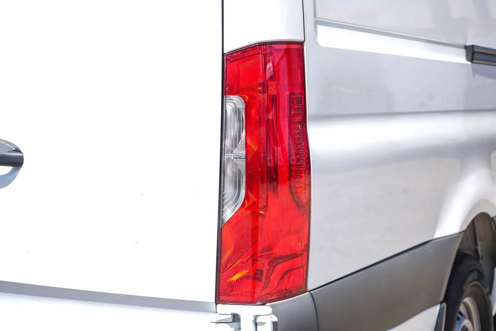 New 2025 Arctic+White Mercedes-Benz Cargo 170WB High Roof 113kw Battery RWD SO Motor image 11