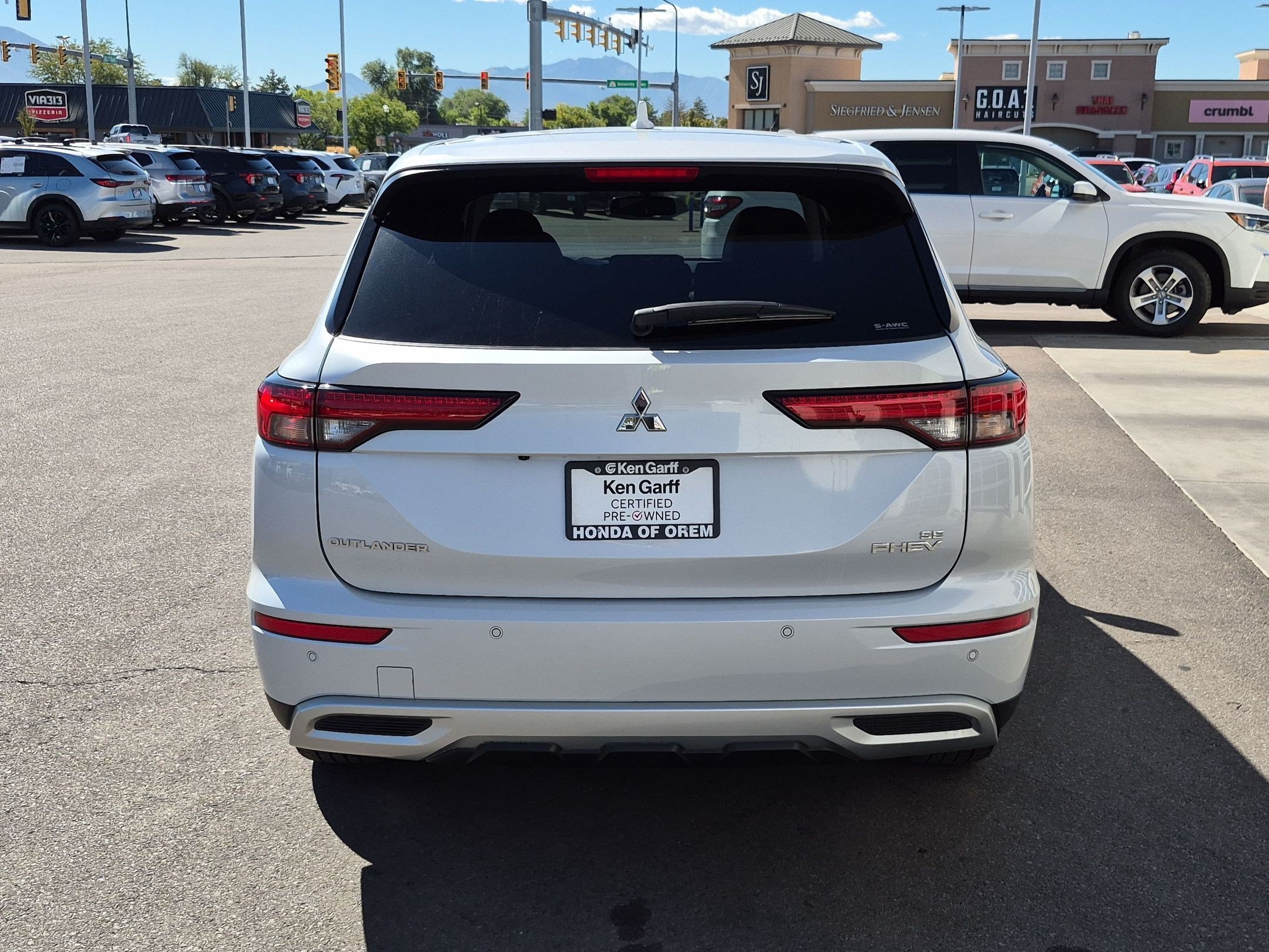 Used 2025 White Mitsubishi SE image 4
