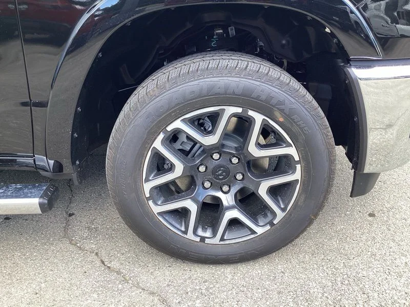 New 2026 Diamond Black Crystal Pearl-Coat Exterior Paint RAM Laramie image 9