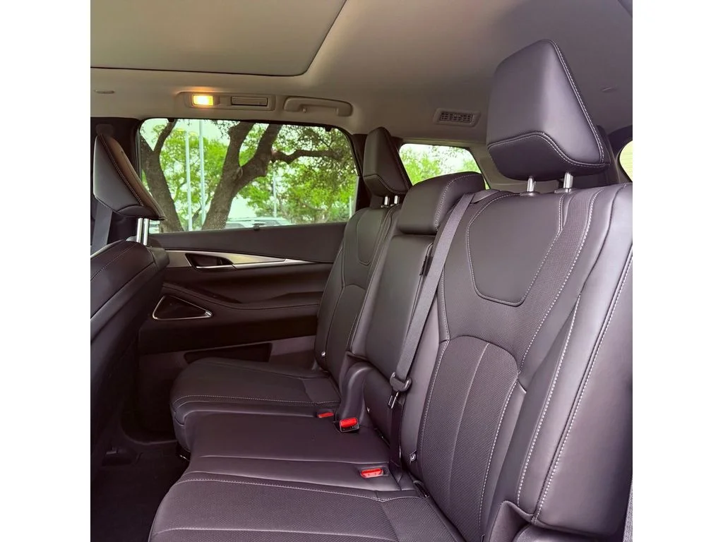 New 2026 Radiant White INFINITI Luxe AWD image 27