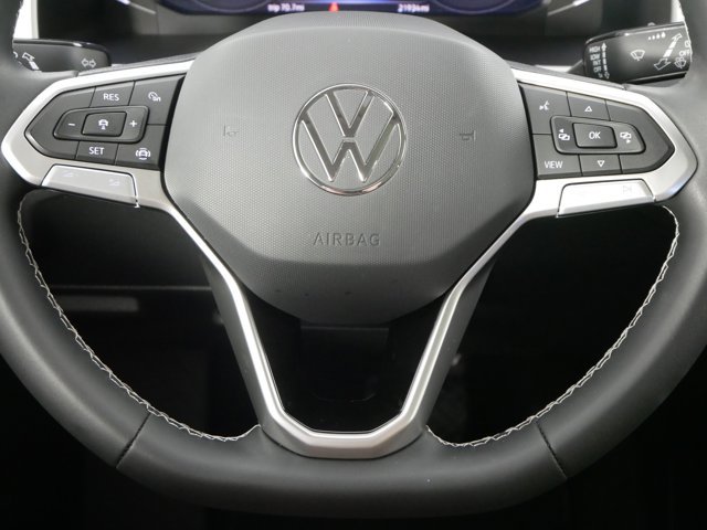 Used 2023 Pure White Volkswagen SE image 22
