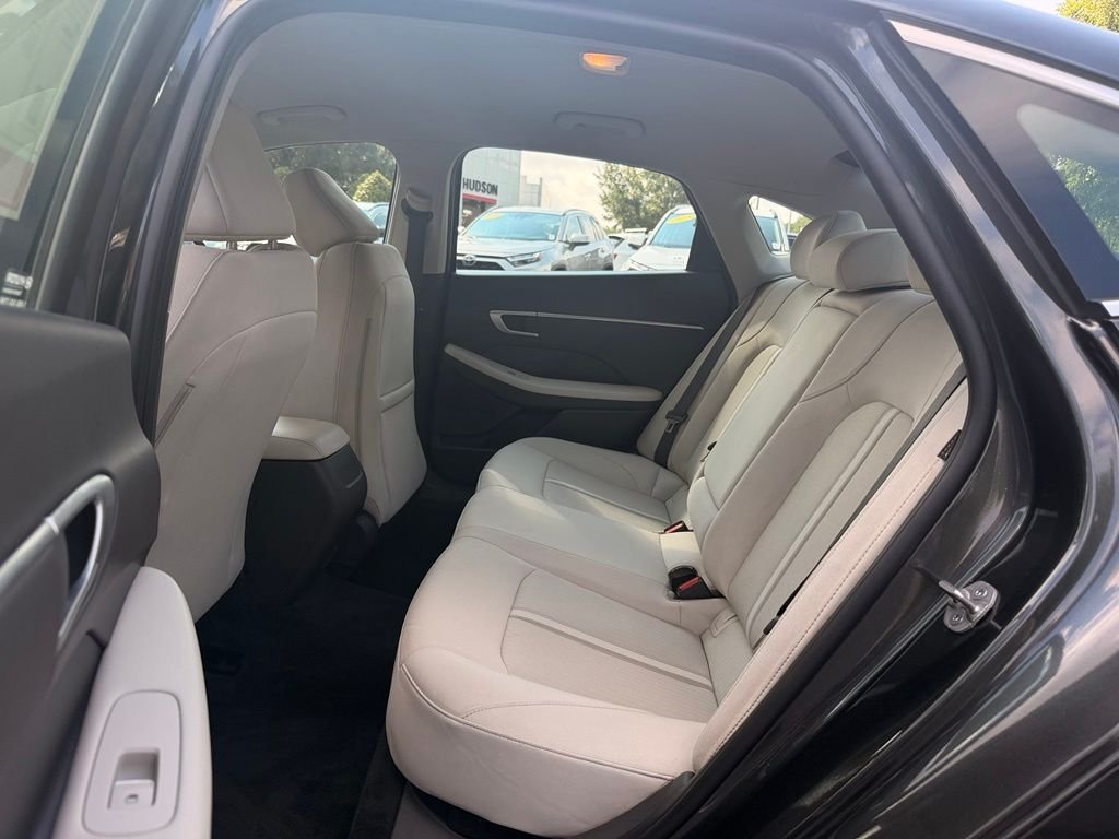 Used 2025 Gray Hyundai SEL image 15