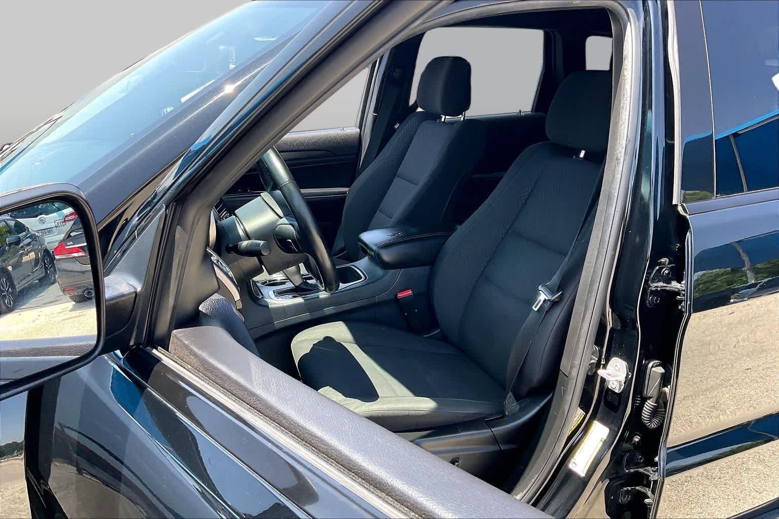 Used 2018 Diamond Black Crystal Pearlcoat Jeep Upland image 9