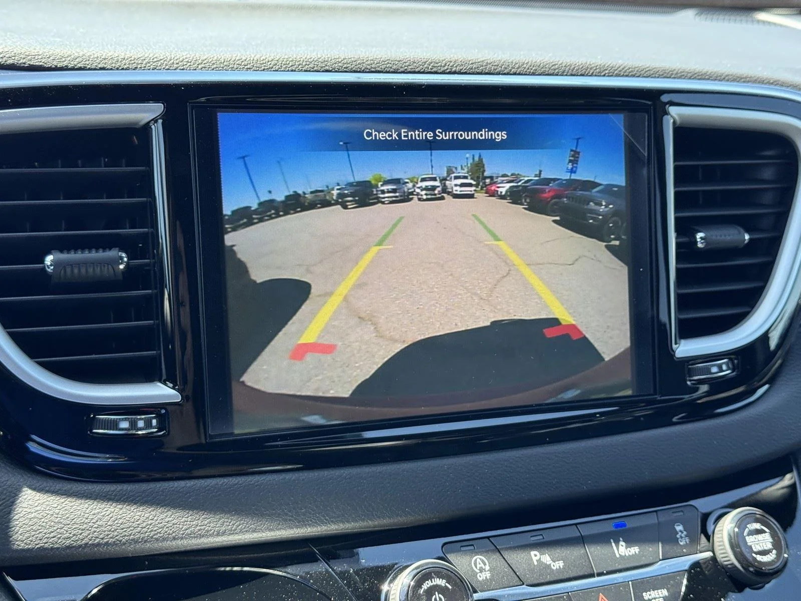 2025 Chrysler Voyager LX - Photo 17