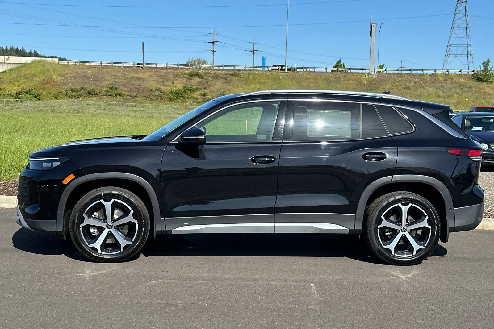 New 2026 Black Volkswagen 2.0T SE image 6
