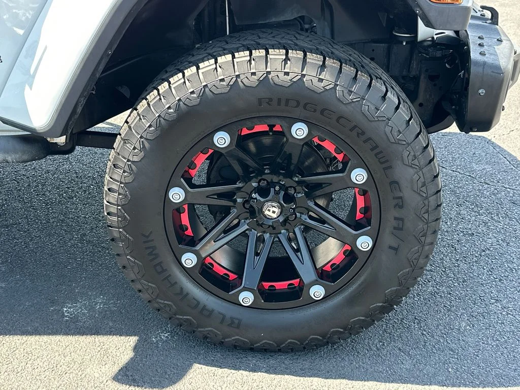 Used 2019 White Jeep Unlimited Sahara image 12