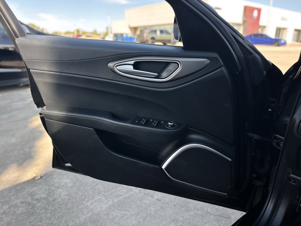 Used 2019 Black Alfa Romeo Ti Sport image 16