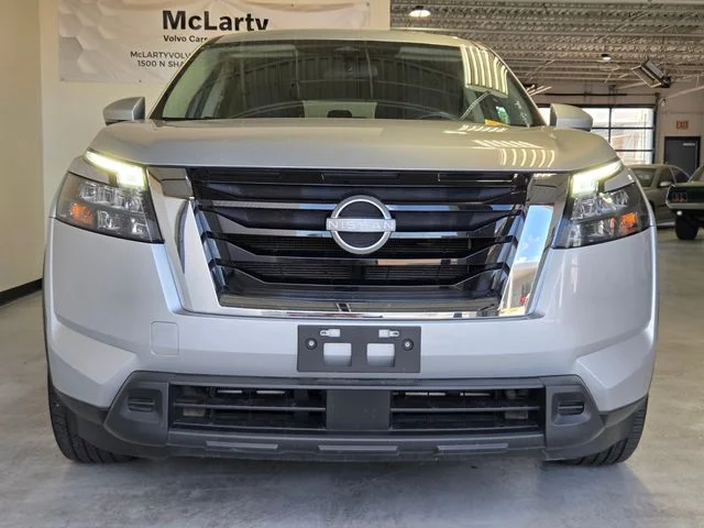 Used 2025 Silver Nissan SV image 4