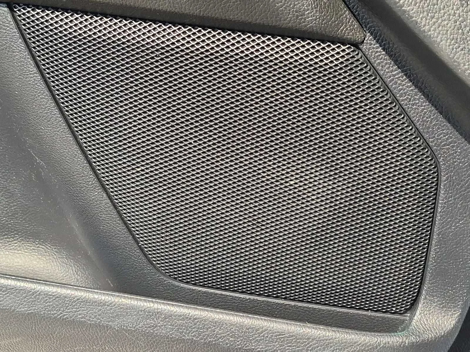 Used 2018 Blue Metallic Ford SE image 28