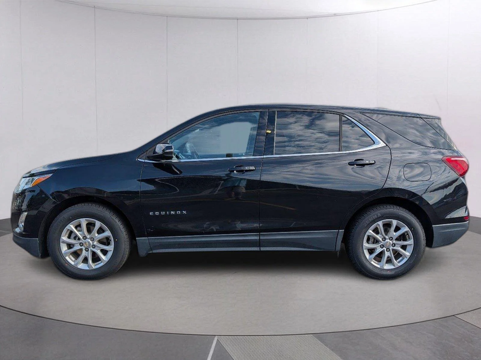 Used 2019 MOSAIC BLACK METALLIC Chevrolet LT image 2