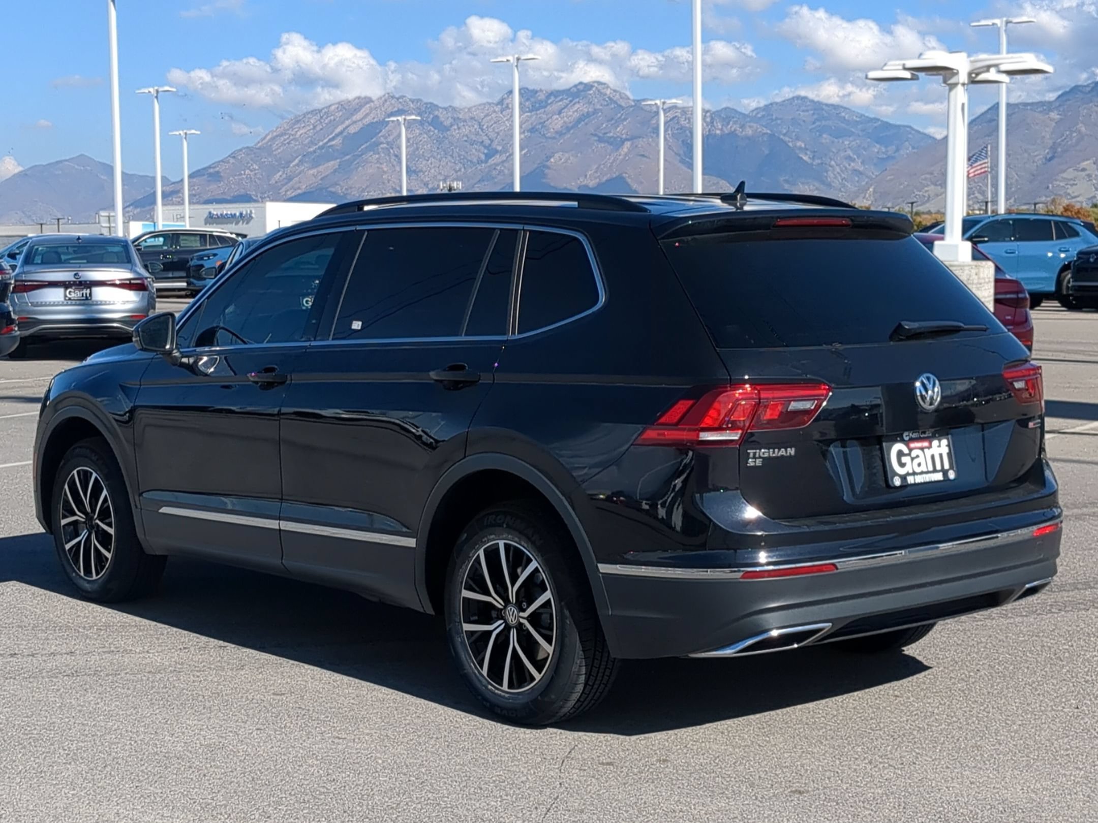 Used 2021 Deep Black Volkswagen SE image 5