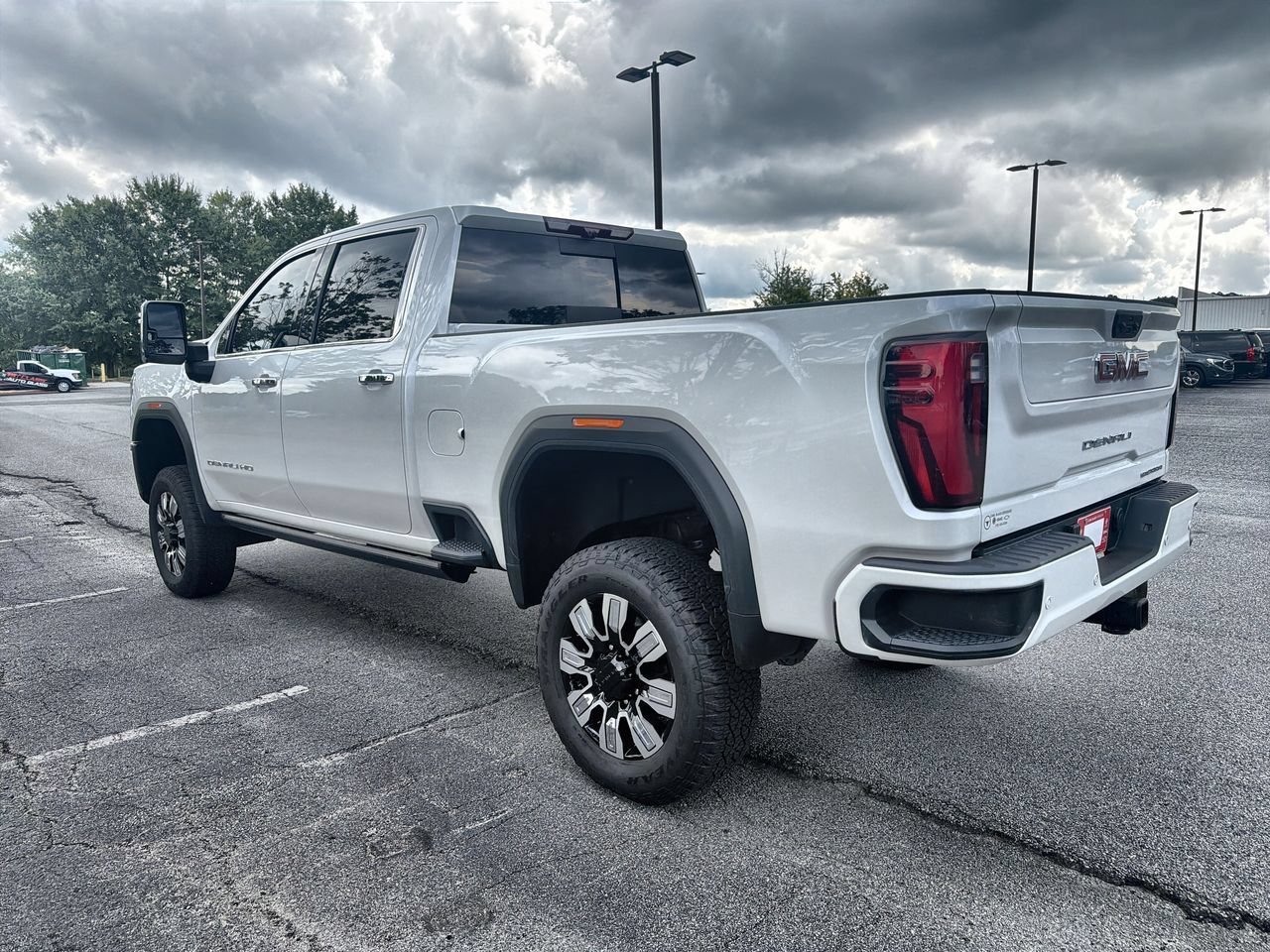 Used 2024 White Frost Tricoat GMC Denali image 6