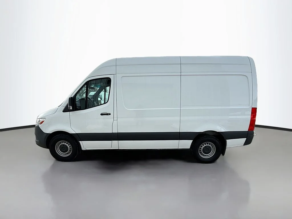 Used 2023 White Mercedes-Benz Cargo 144 WB image 4