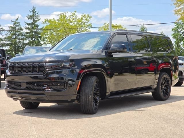 Used 2025 Diamond Black Crystal Pearlcoat Jeep Series II image 26