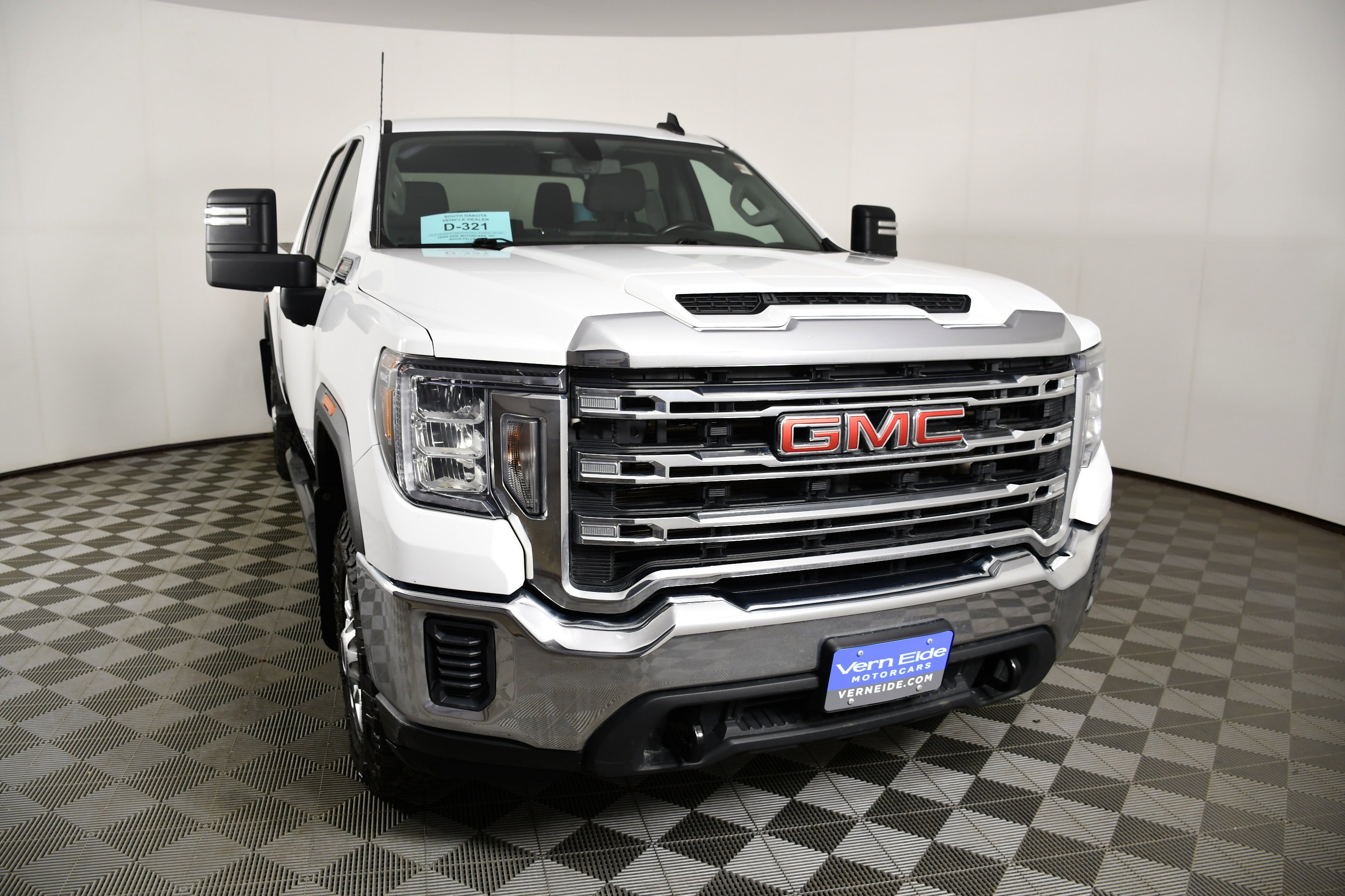 Used 2022 White GMC SLE image 3