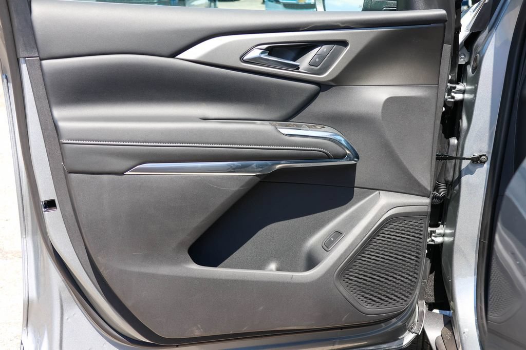 2027 Chevrolet Traverse LT - Photo 11
