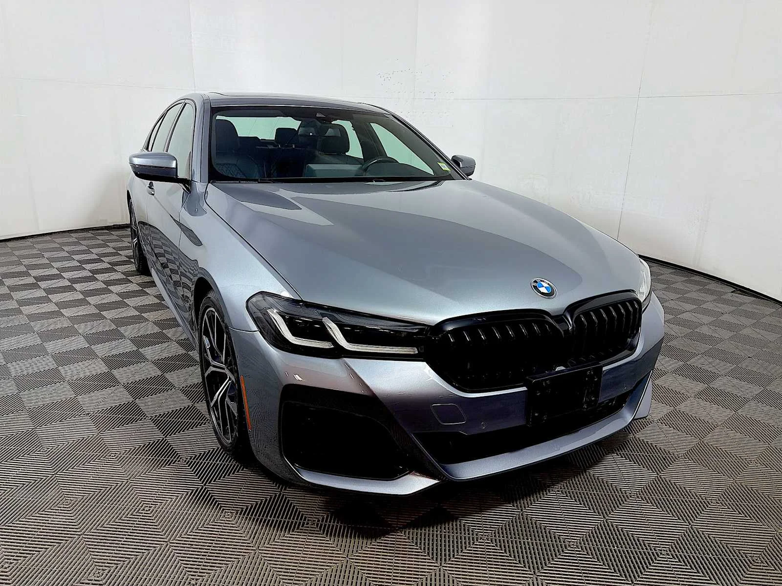Certified Used 2023 Skyscraper Grey Metallic BMW 530i xDrive image 2