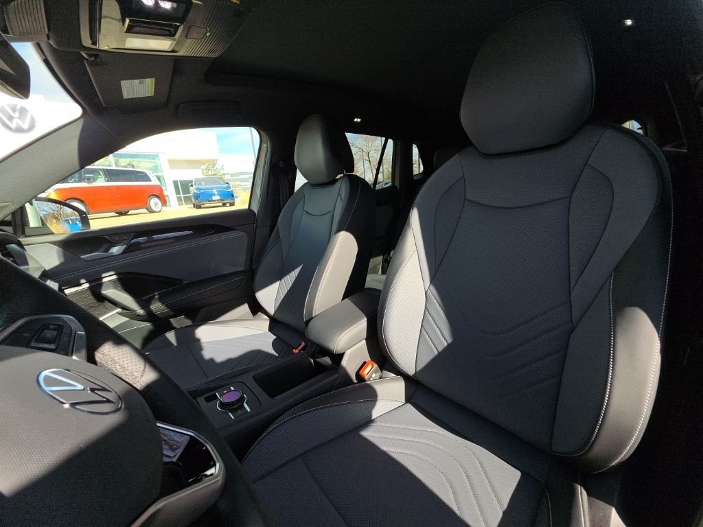 New 2026 Sandstone Volkswagen 2.0T SE R-Line Black image 11