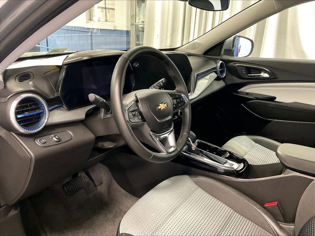 Used 2025 Gray Chevrolet LT image 8