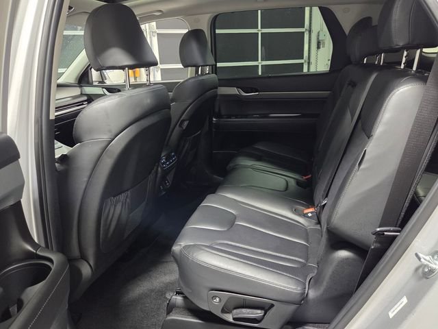 Used 2025 Silver Hyundai SEL Premium image 7