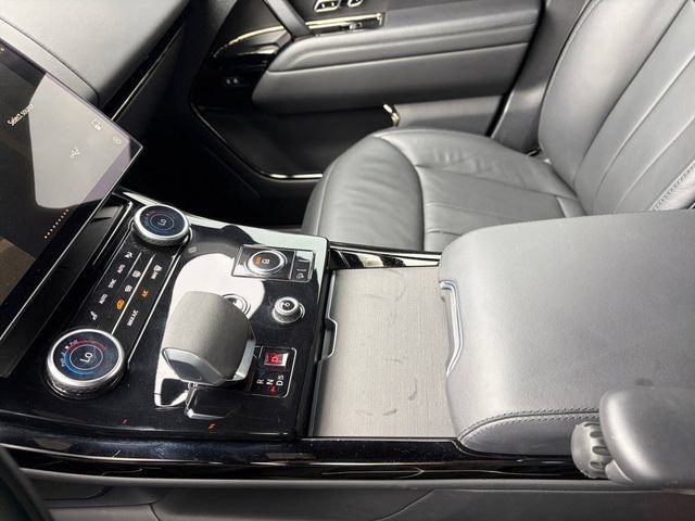 Used 2023  Land Rover SE Dynamic image 26