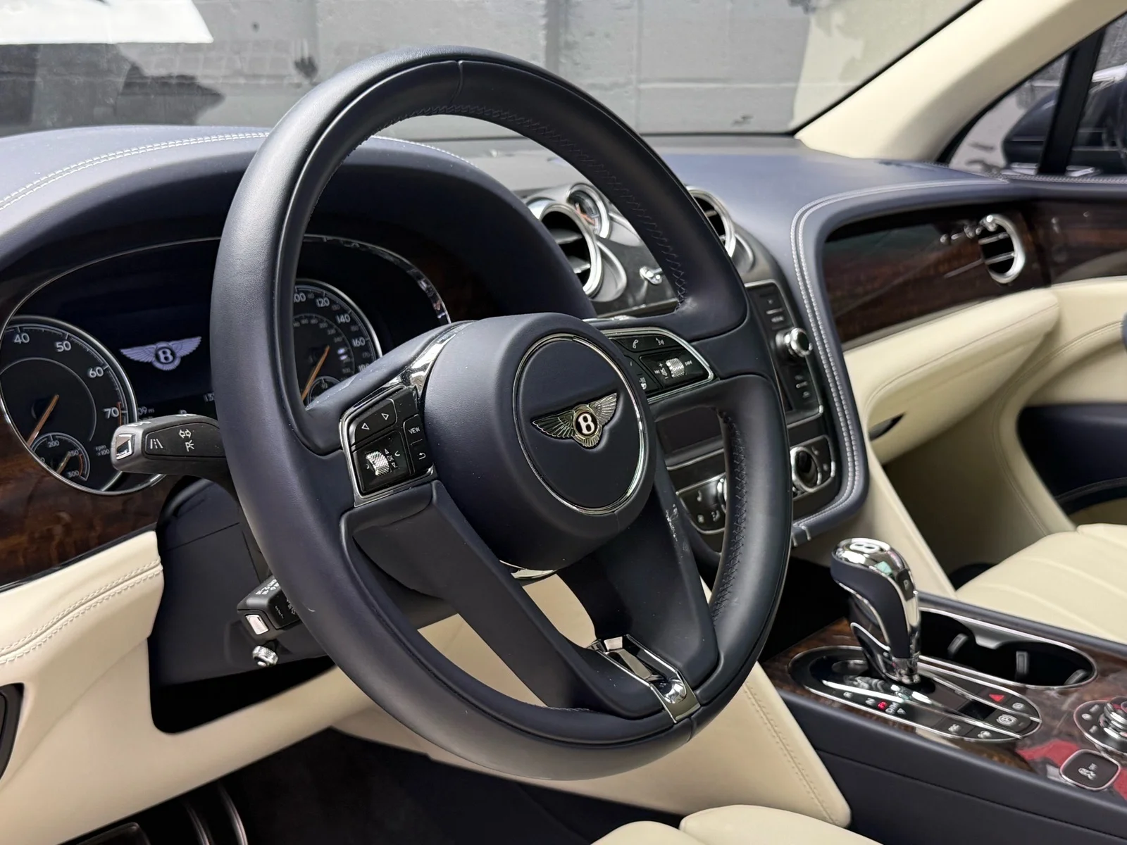 Used 2019 Dk. Blue Bentley V8 image 9