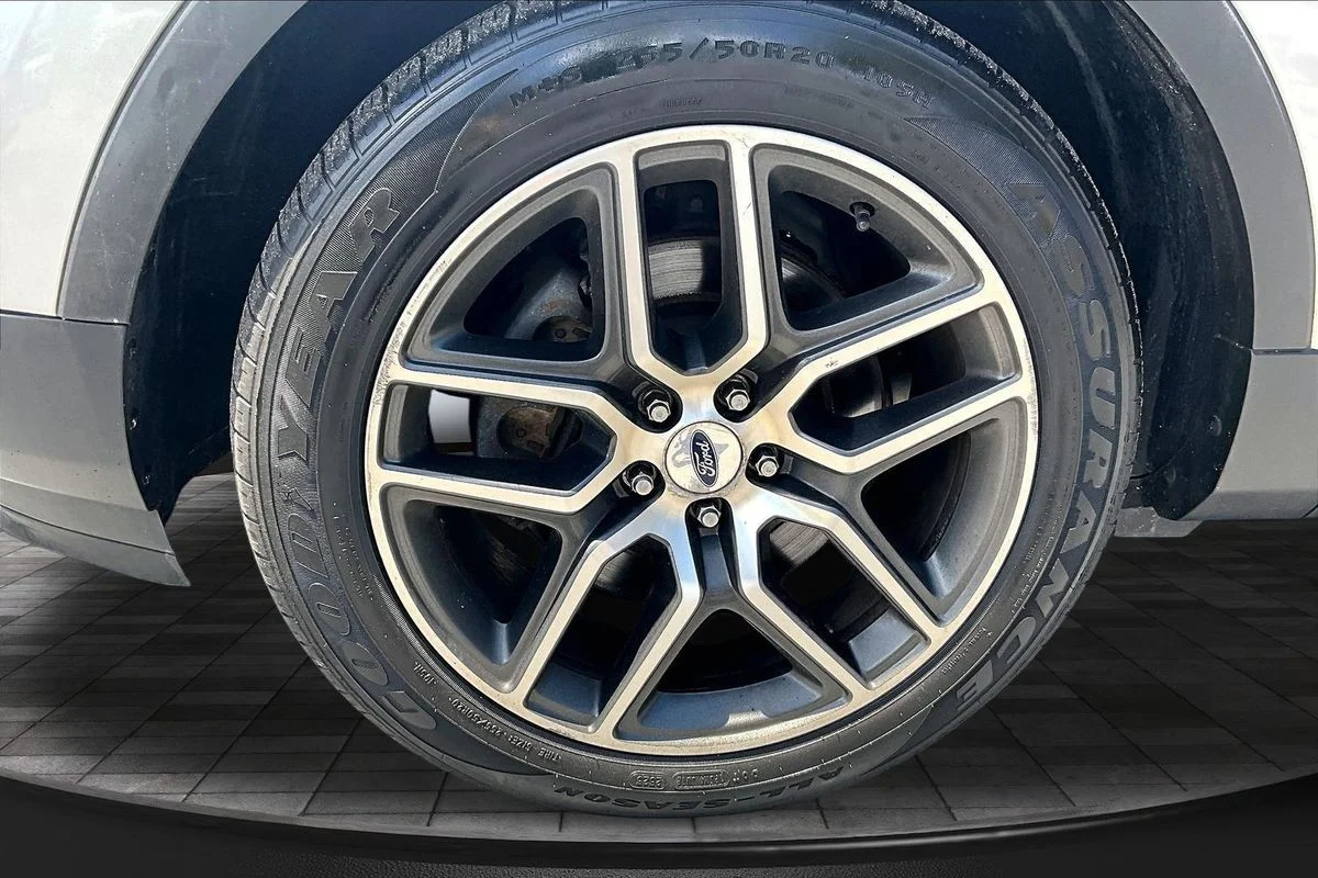 Used 2017  Ford Sport image 37