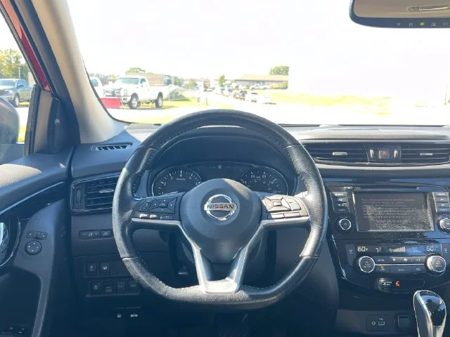 Used 2022 Red Nissan SL image 17