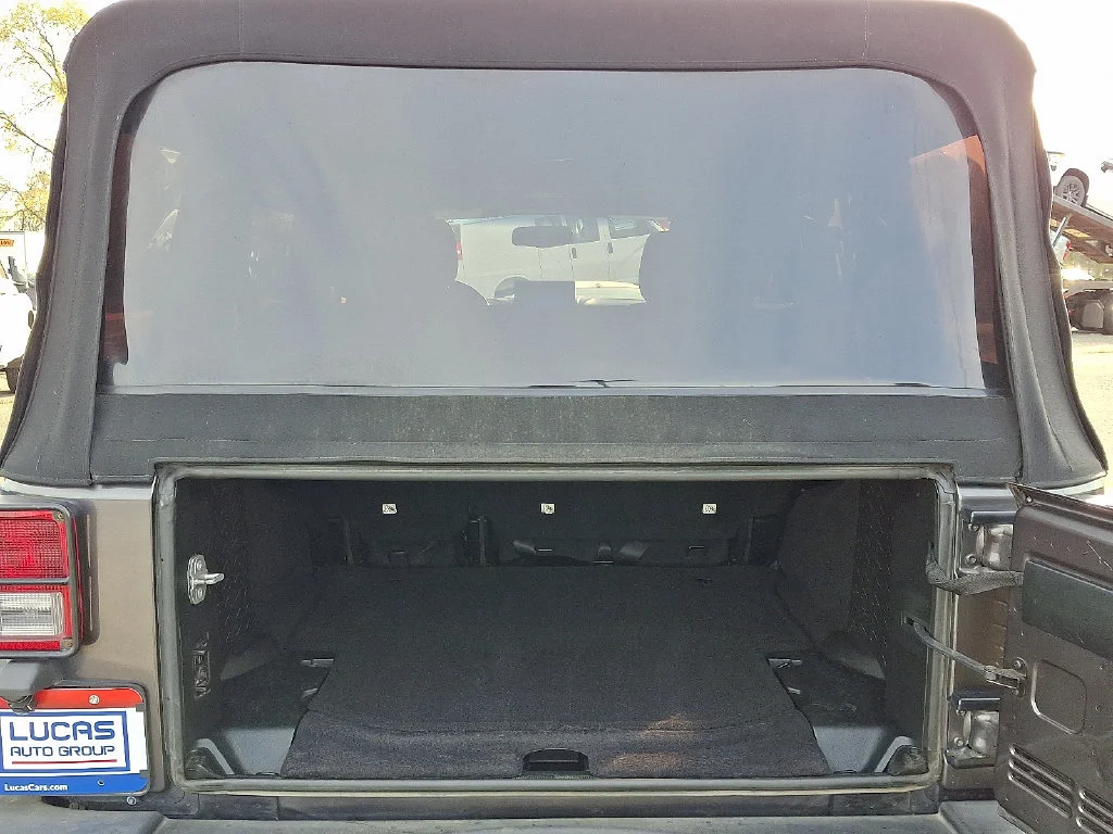 Used 2018 Gray Jeep Sport S 4x4 image 31