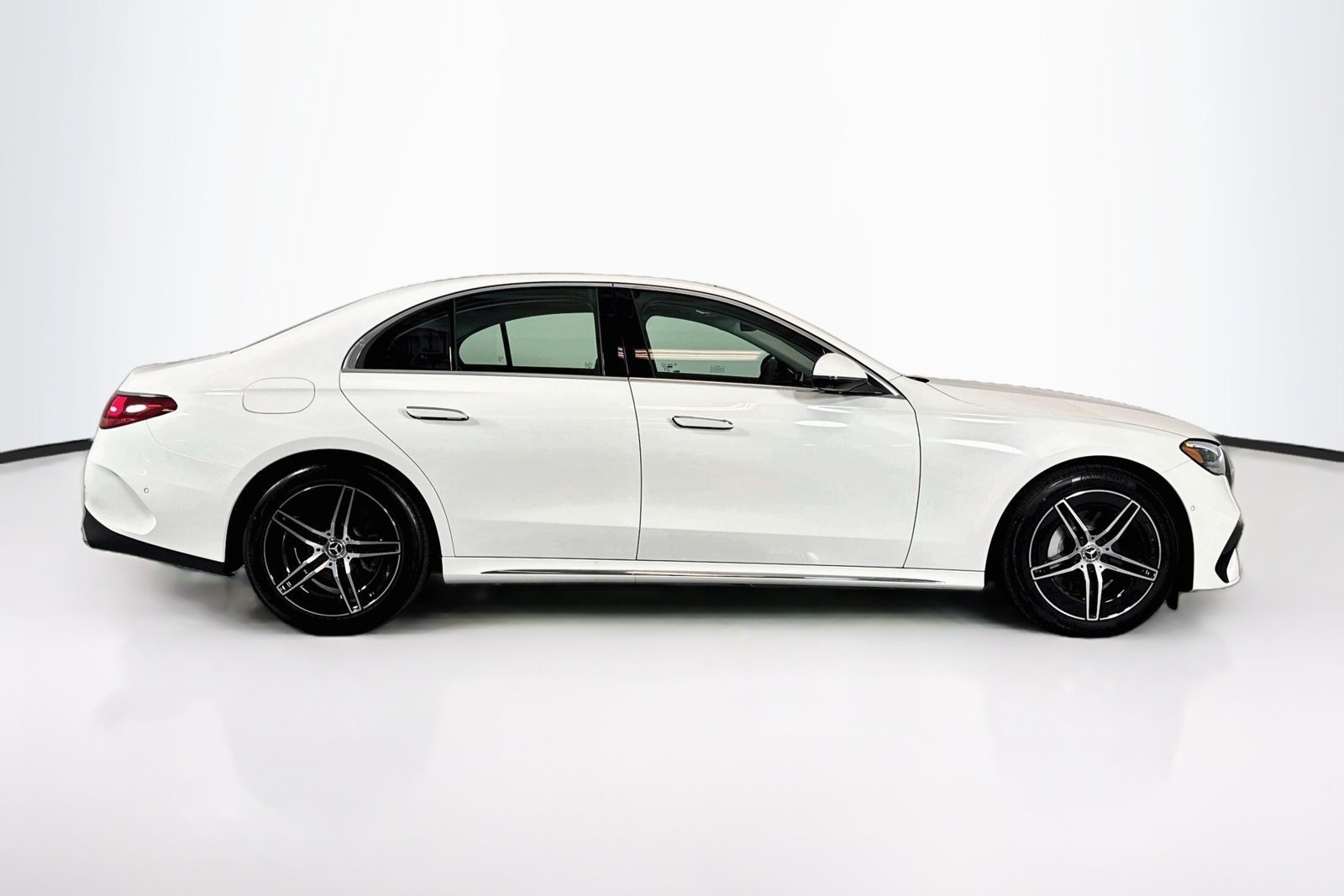 New 2026 Polar White Mercedes-Benz E 350 image 4