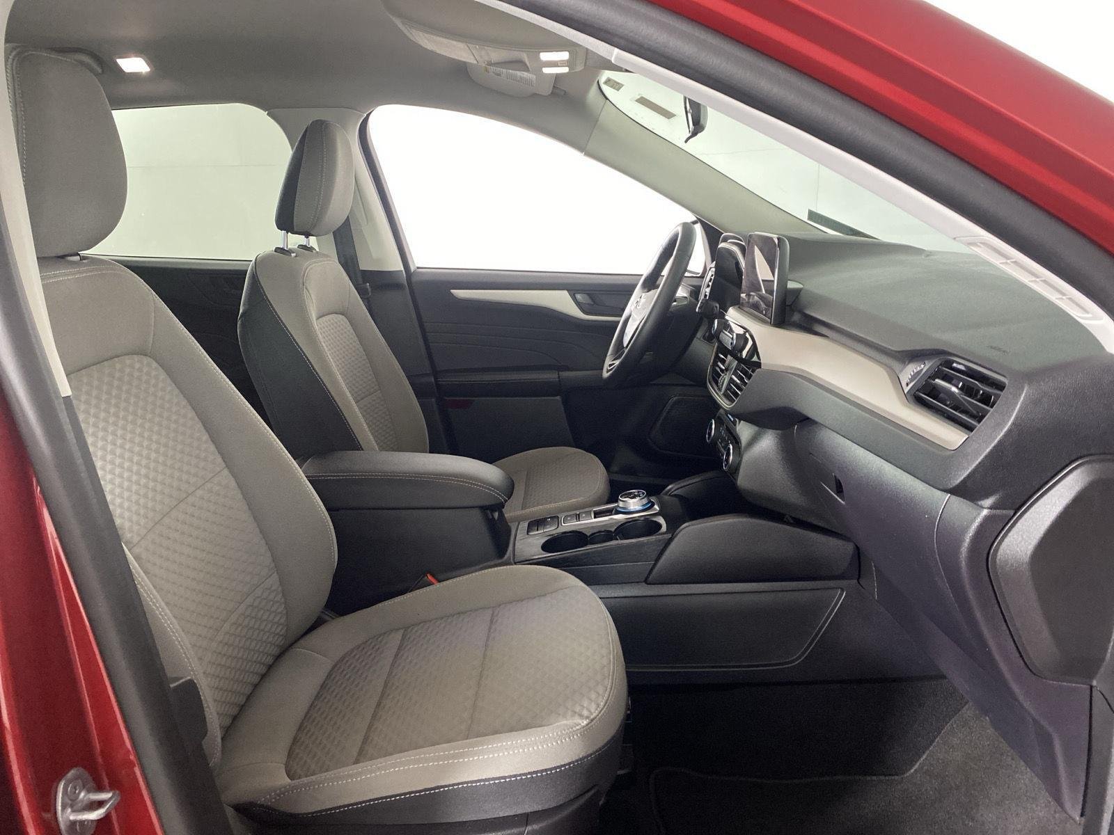 Used 2022 Rapid Red Metallic Tinted Clearcoat Ford SE image 28