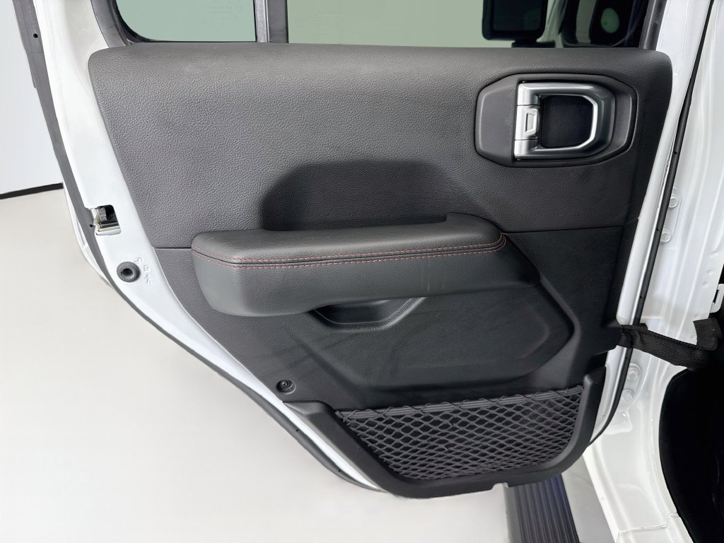 Used 2020 Bright White Clearcoat Jeep Unlimited Rubicon image 25