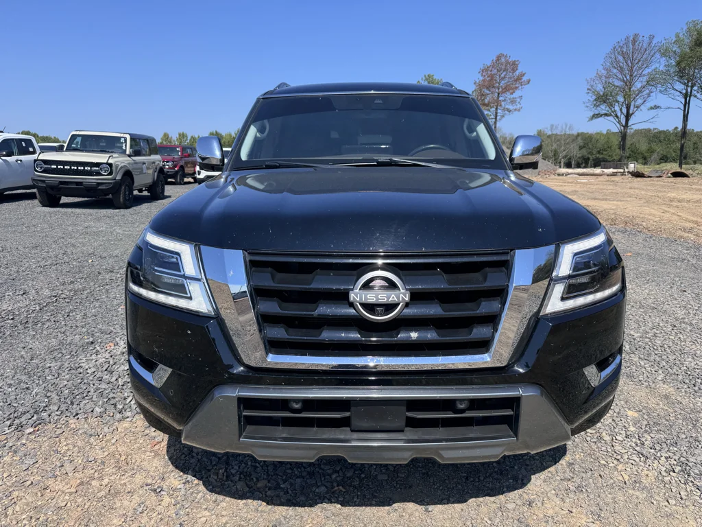 Used 2021 Super Black Nissan Platinum image 2