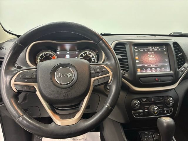 Used 2016 White Jeep Limited image 18