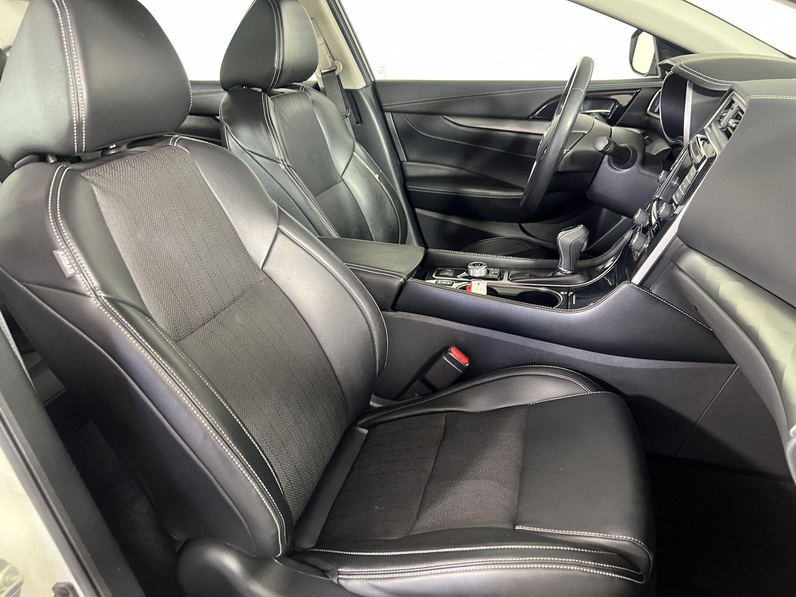 Used 2020 Pearl White Tricoat Nissan SL image 26
