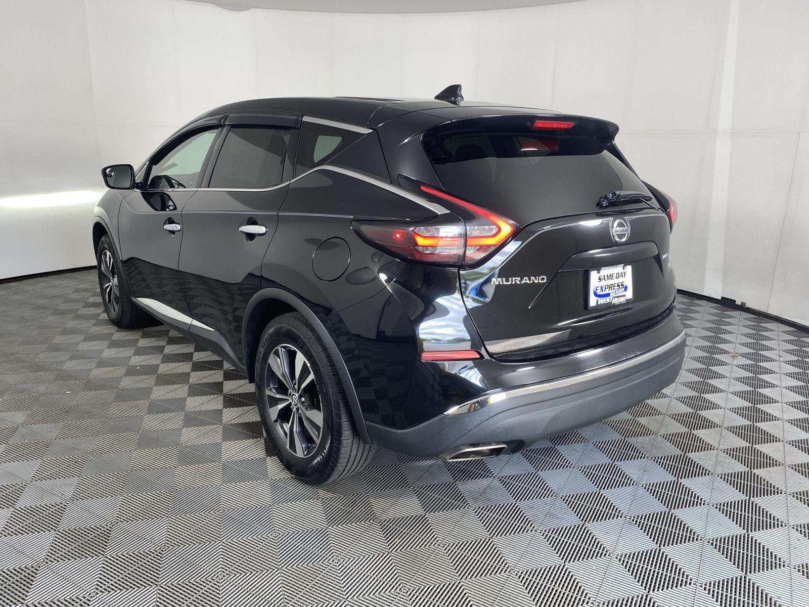 Used 2019 Magnetic Black Pearl Nissan S image 5