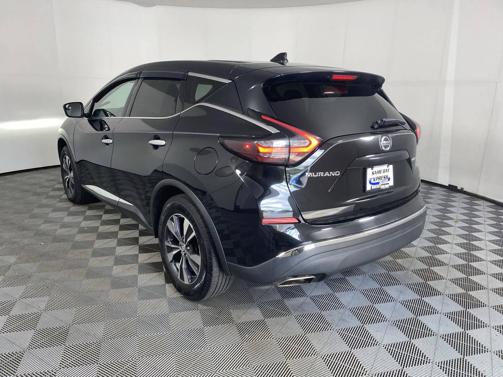 Used 2019 Magnetic Black Pearl Nissan S image 5