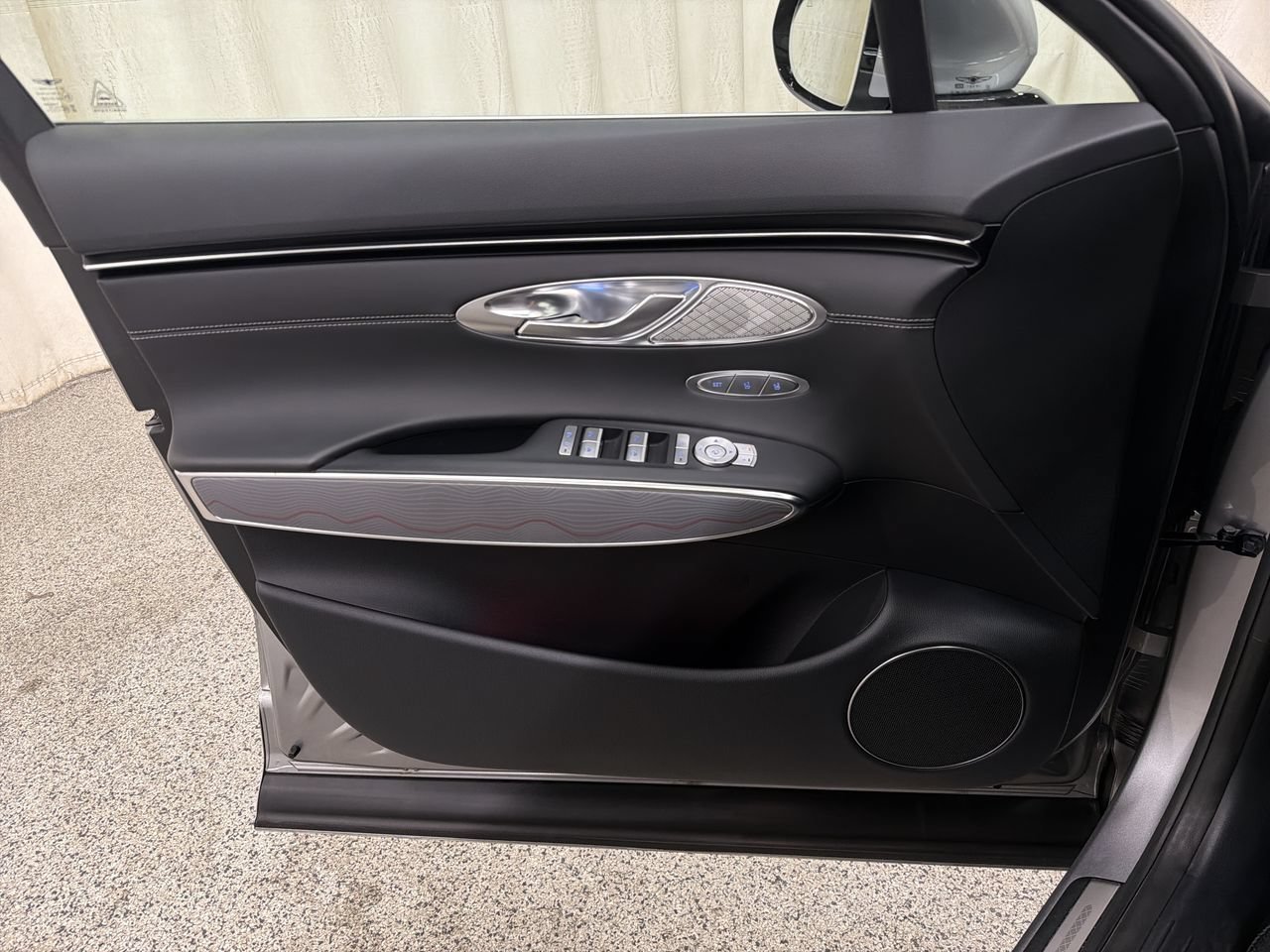 2024 GENESIS GV70 Standard - Photo 18