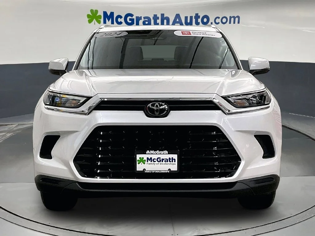 Certified Used 2024 Beige Toyota XLE image 5