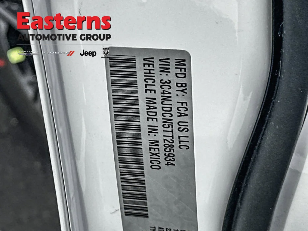 New 2026 Bright White Clear-Coat Exterior Paint Jeep Limited image 31