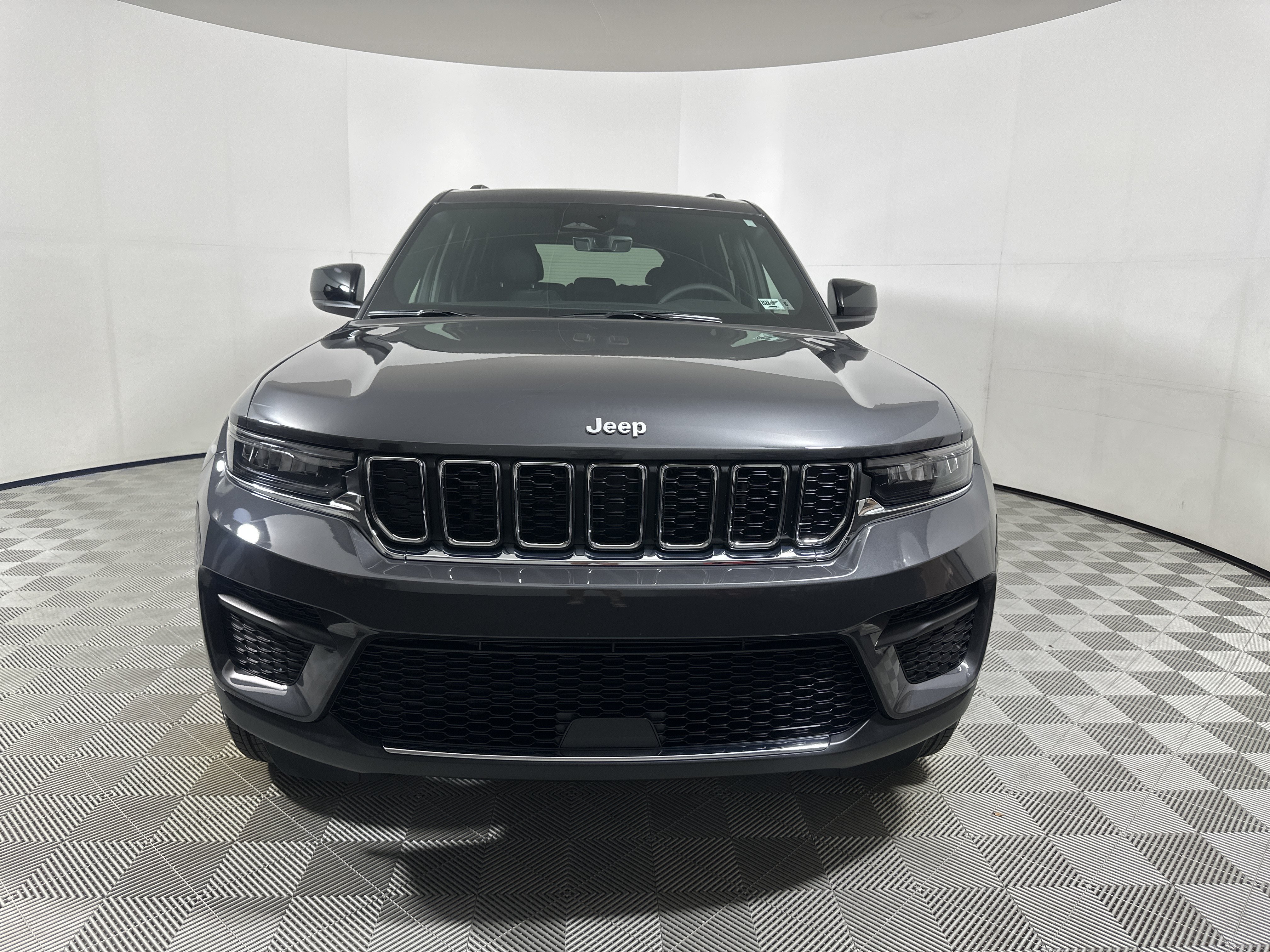 New 2026 Baltic Gray Metallic Clear-Coat Exterior Paint Jeep Laredo X image 2