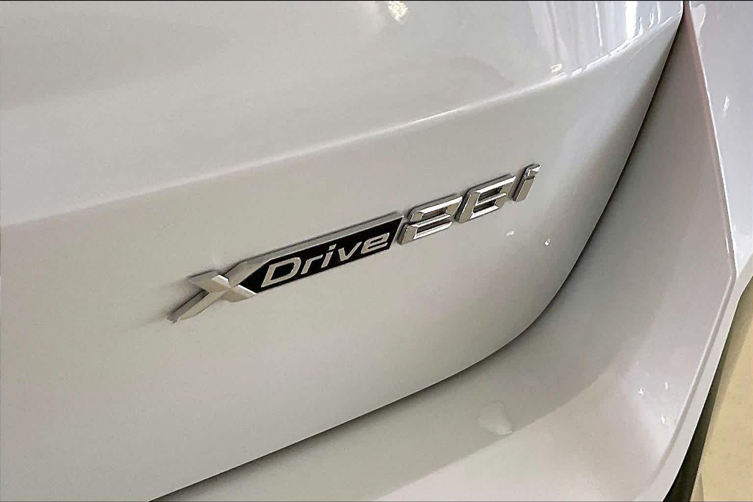 Certified Used 2025 Mineral White Metallic BMW xDrive28i image 9