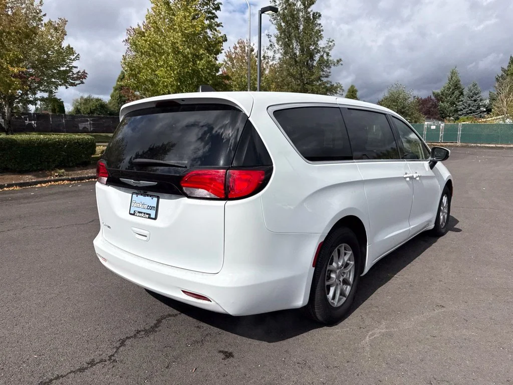 Used 2023 Bright White Clearcoat Chrysler LX image 7