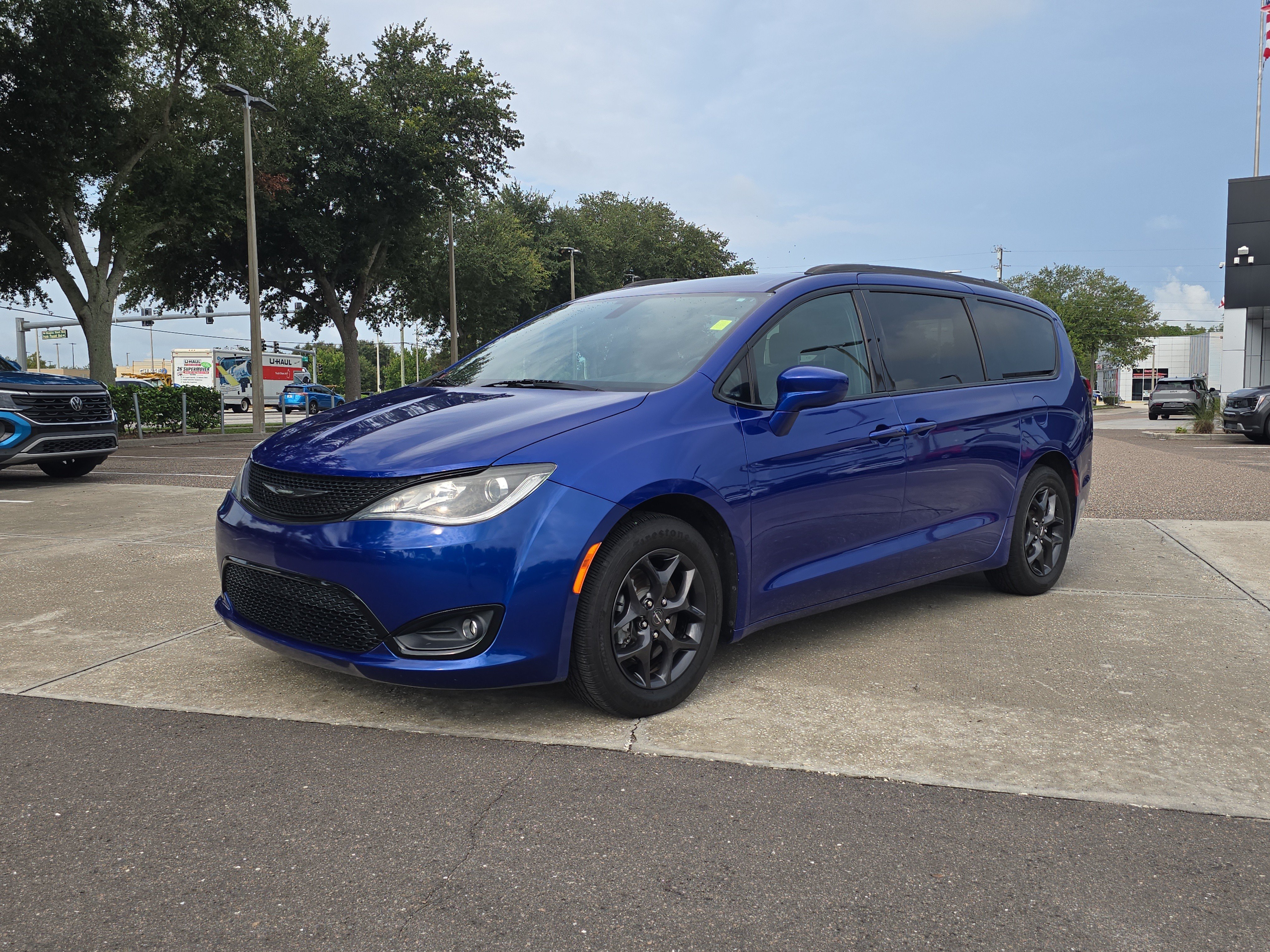 Used 2019 Ocean Blue Metallic Chrysler Touring L image 4