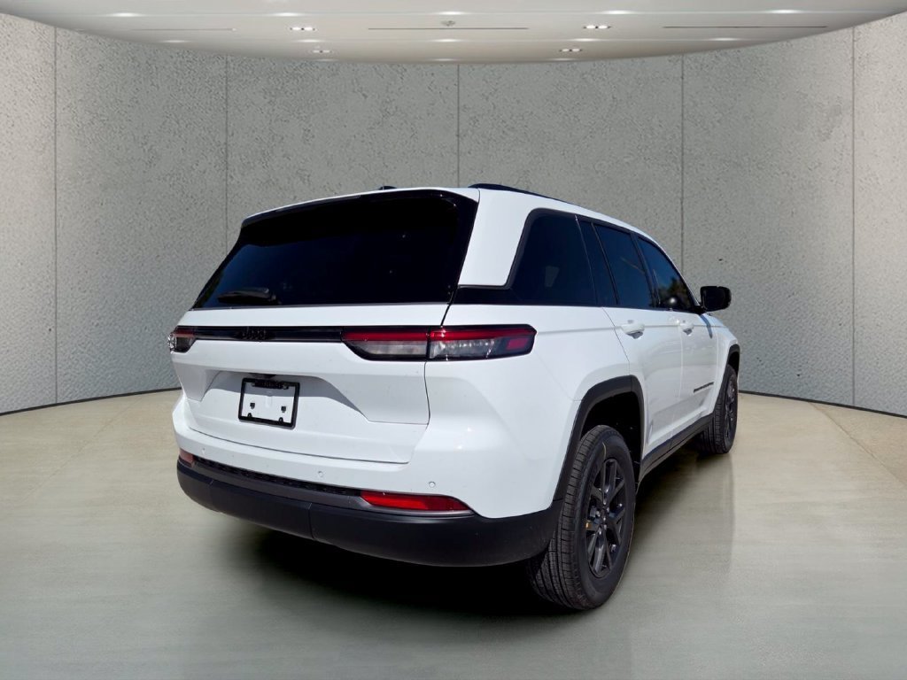 New 2027 Bright White Clear-Coat Paint Jeep Laredo Altitude image 6