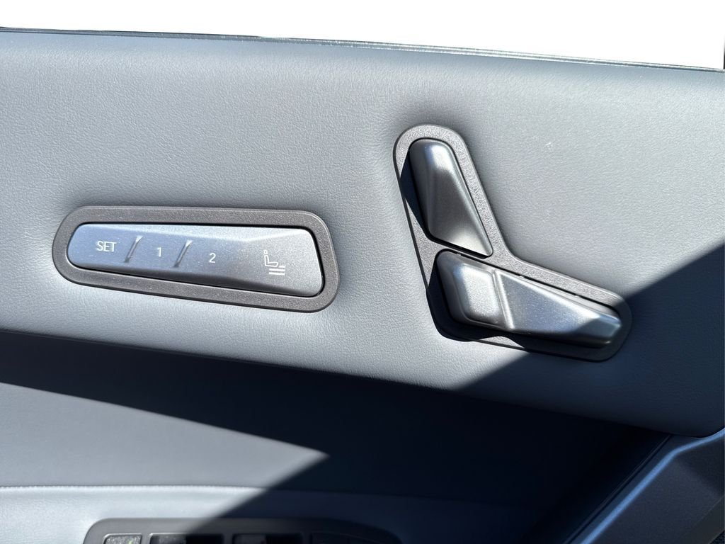 2026 BMW iX 60 - Photo 25