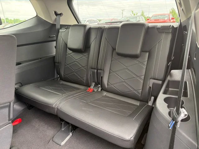 Used 2025  Volkswagen 2.0T SE w/Technology image 57