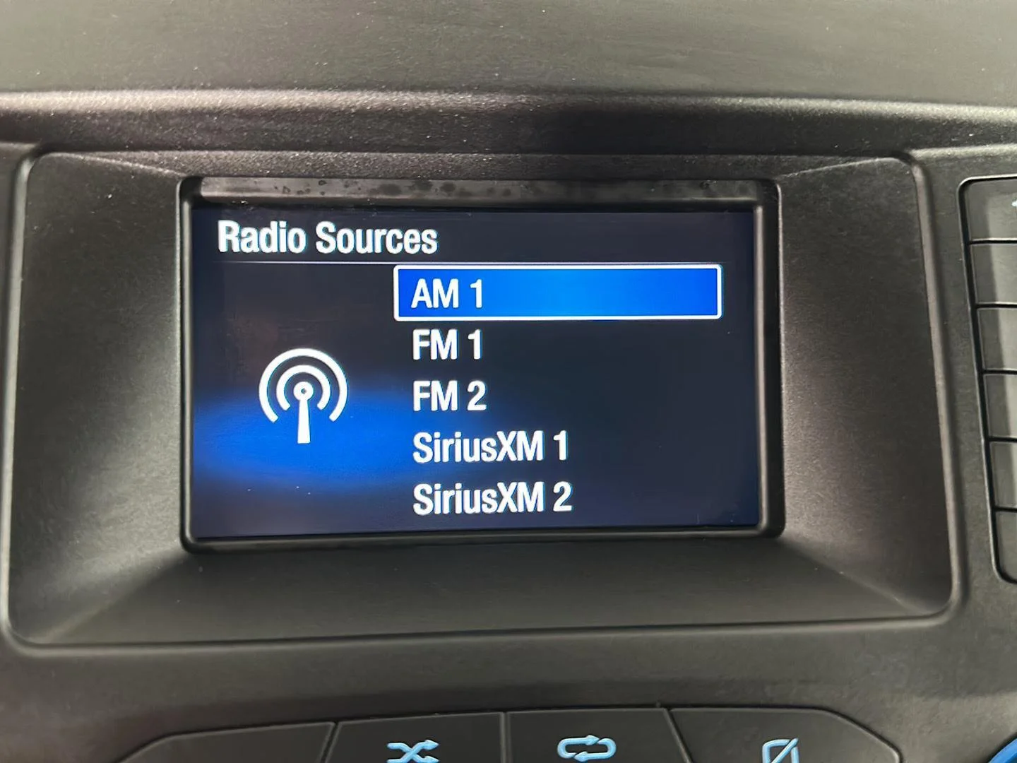 Used 2019 Ingot Silver Ford SE image 30